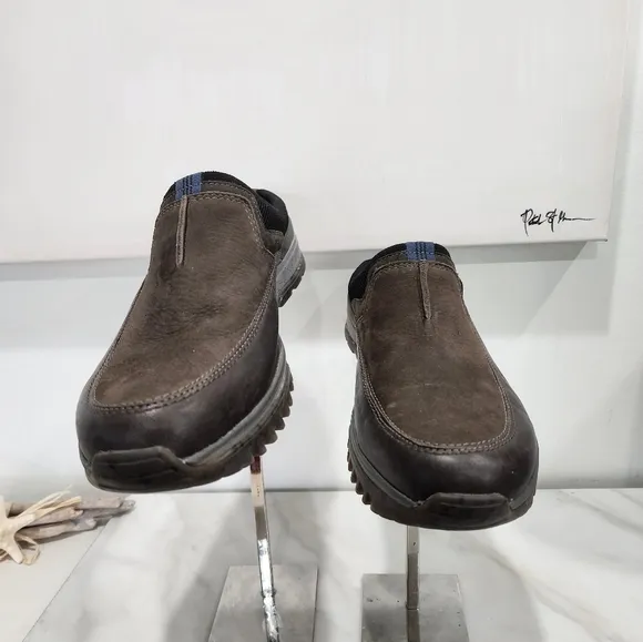 [ EARTH SIGNAL] Men's size 11 signal sport mules in charcoal nubuck .