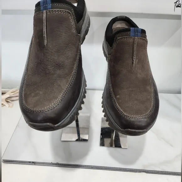 [ EARTH SIGNAL] Men's size 11 signal sport mules in charcoal nubuck .