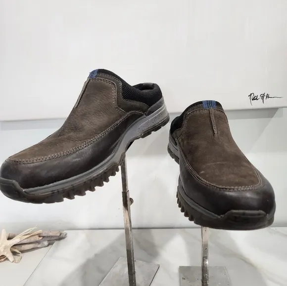 [ EARTH SIGNAL] Men's size 11 signal sport mules in charcoal nubuck .