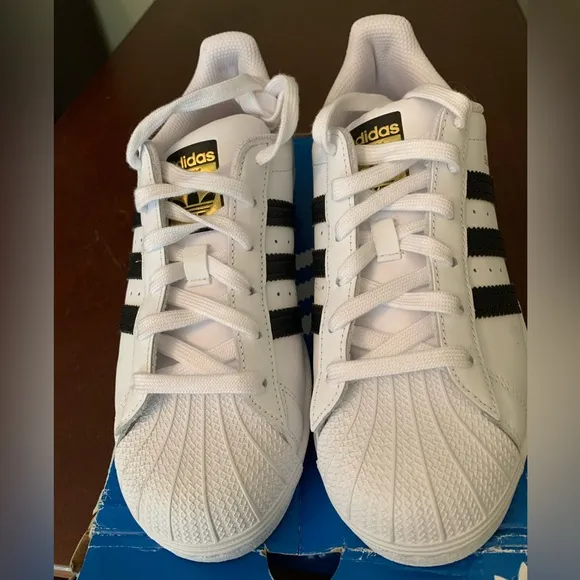 Adidas OG Superstar White w/ Black stripe big kid 5 1/2  = Women 7- 7.5