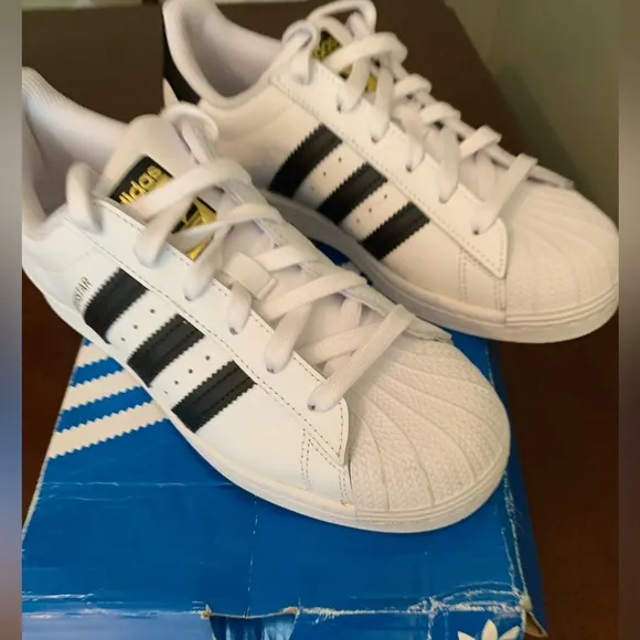 Adidas OG Superstar White w/ Black stripe big kid 5 1/2  = Women 7- 7.5
