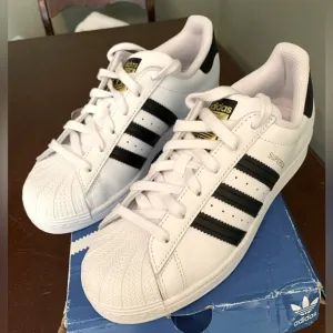 Adidas OG Superstar White w/ Black stripe big kid 5 1/2  = Women 7- 7.5