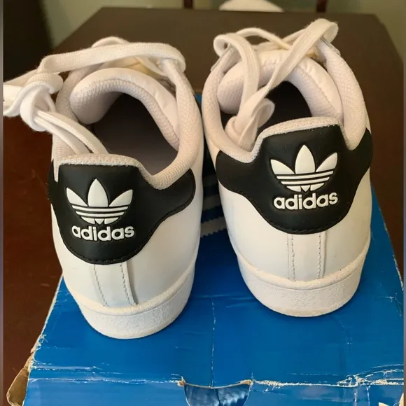 Adidas OG Superstar White w/ Black stripe big kid 5 1/2  = Women 7- 7.5