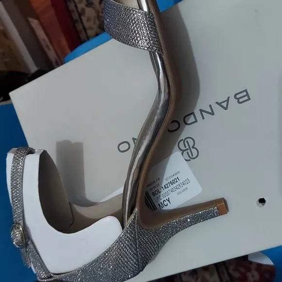 Bandolino Madia Women's Gold Sandal 9.5