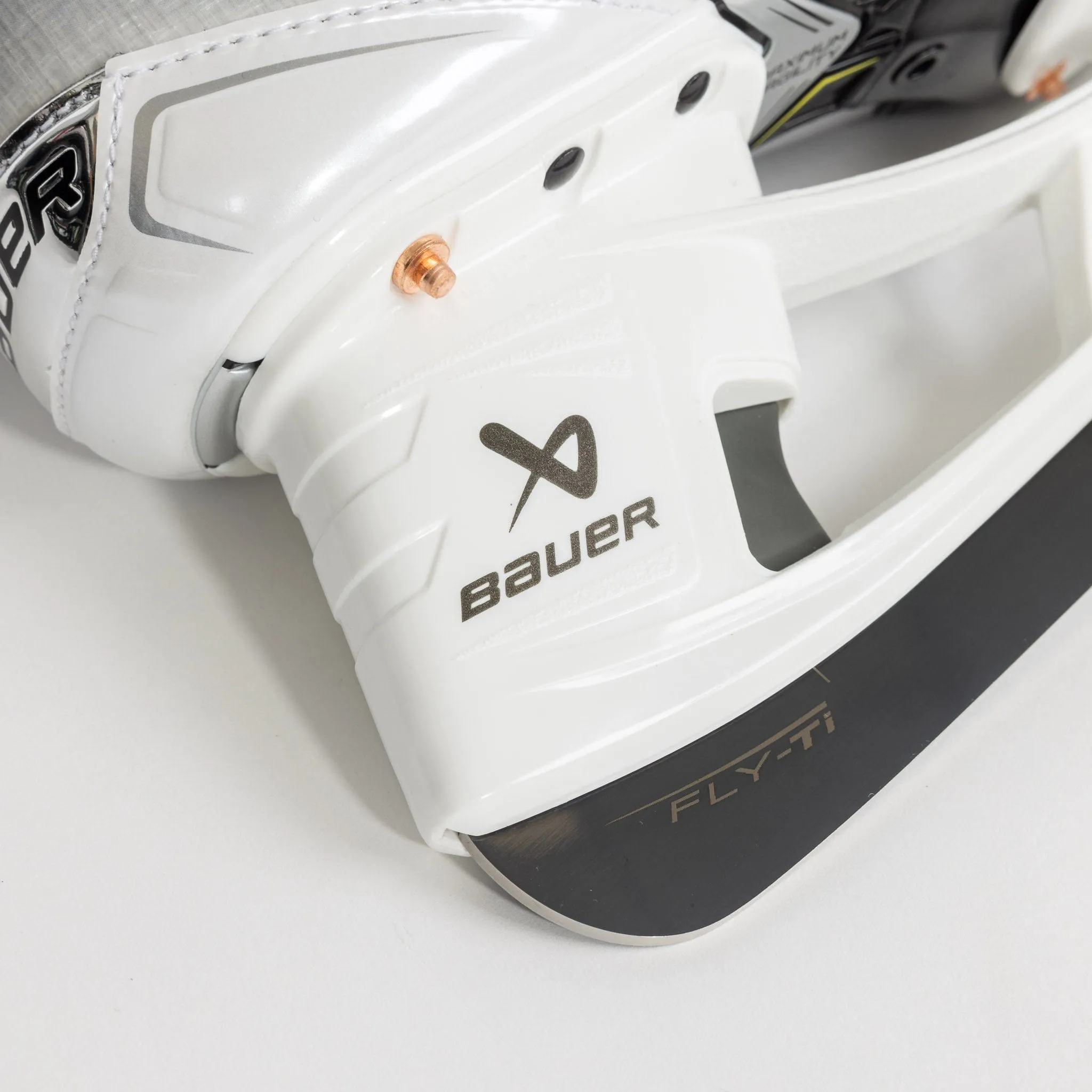 Bauer Vapor HyperLite 2 Senior Hockey Skates
