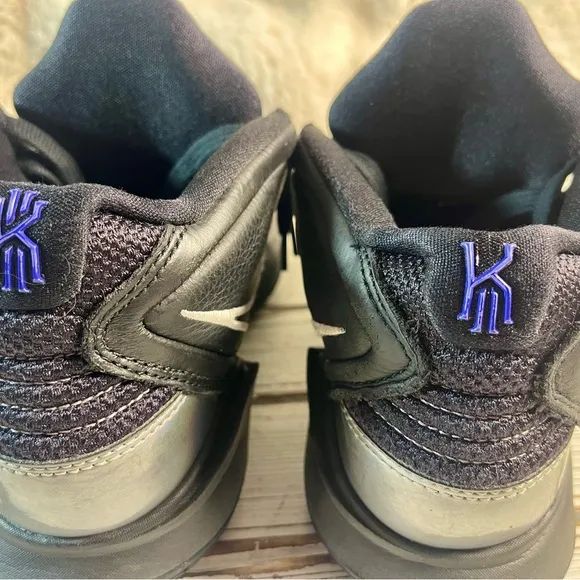 CLEAN Size 8 - Nike Kyrie Irving Infinity Black Metallic Silver Basketball Shoe