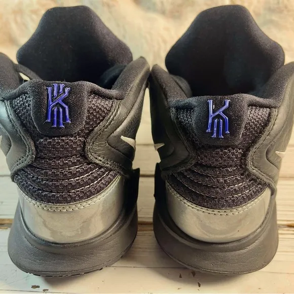 CLEAN Size 8 - Nike Kyrie Irving Infinity Black Metallic Silver Basketball Shoe