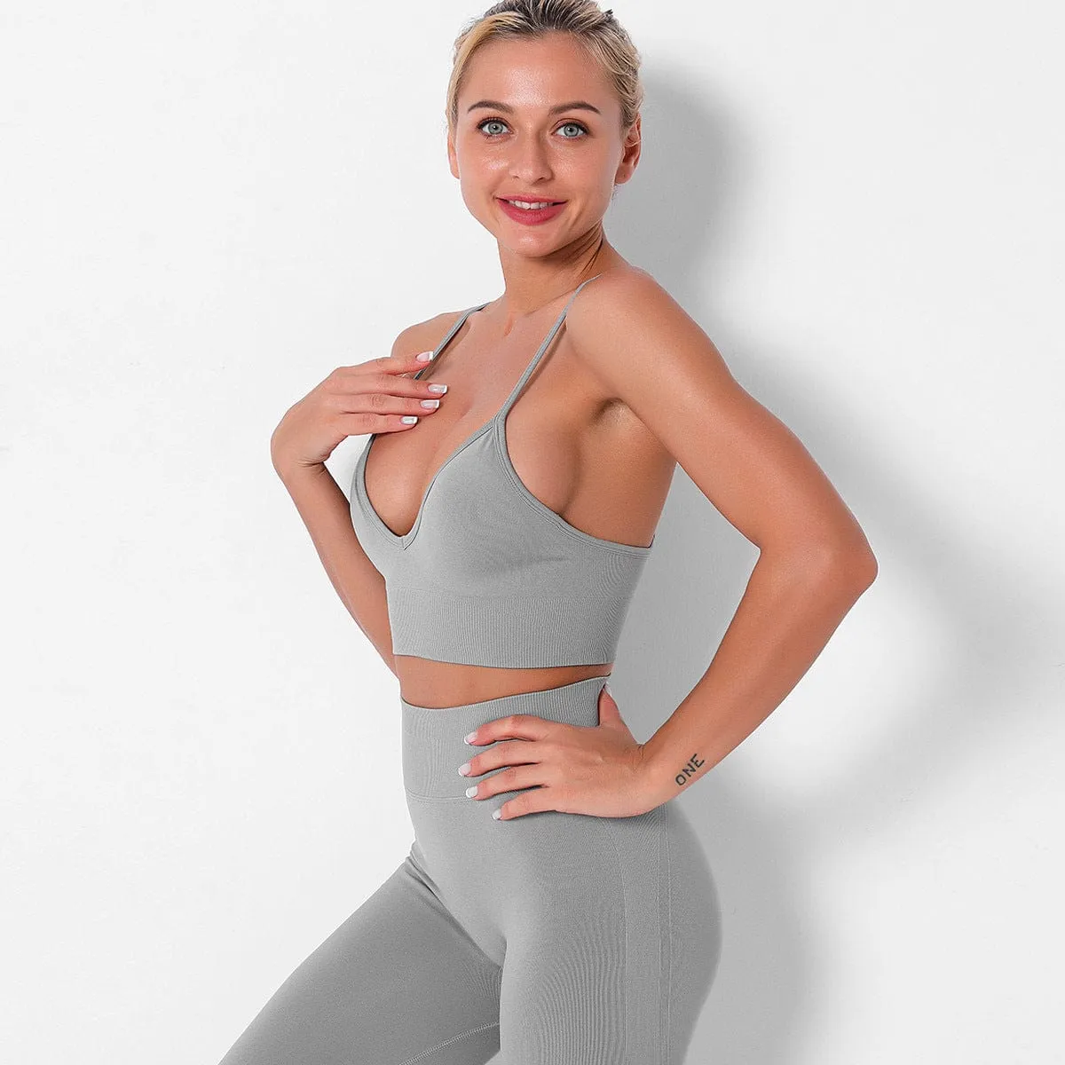 Crack Minimal Seamless Sports Bra