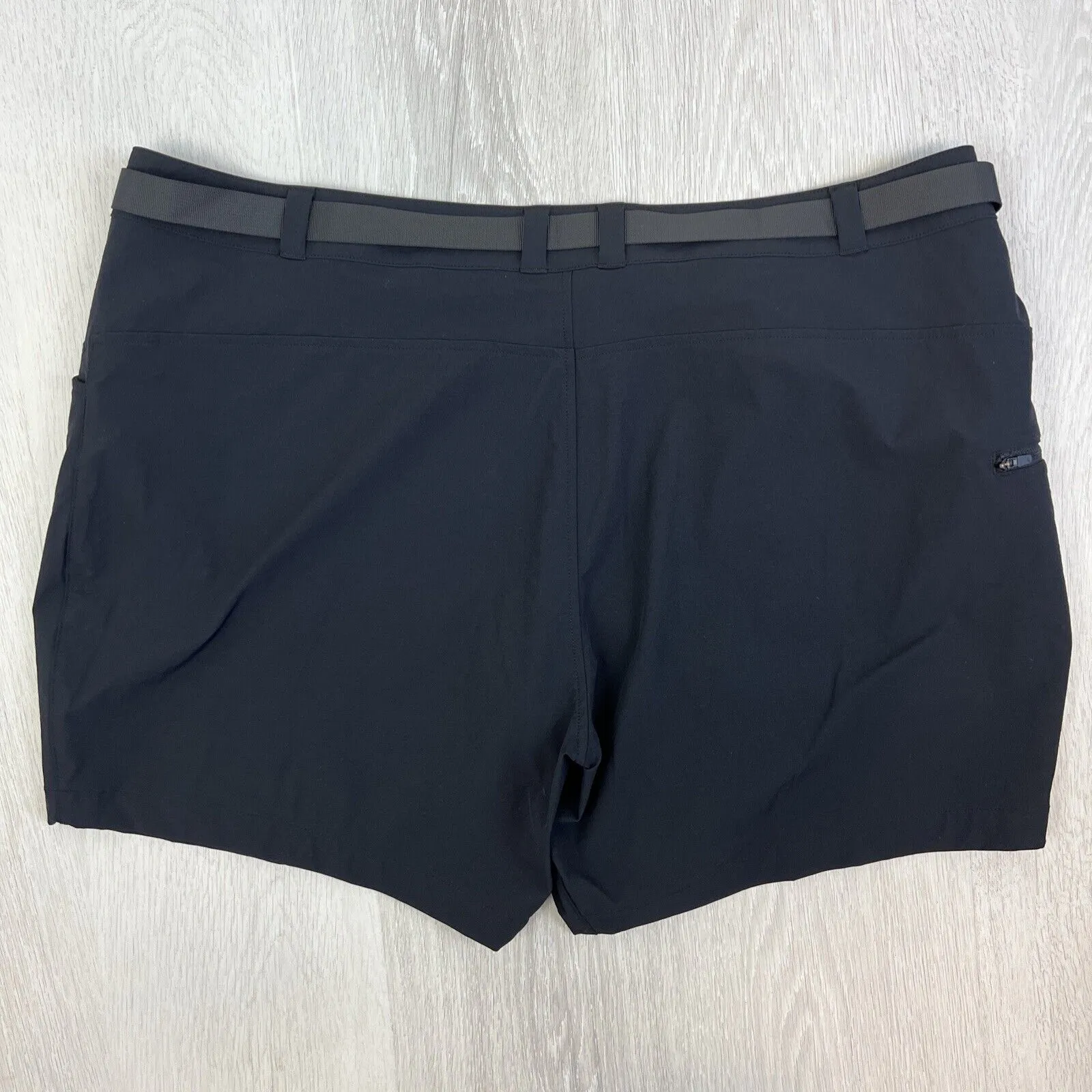 Macpac Womens Black Hike Short V2 Size 20 With Belt (New) RRP $119