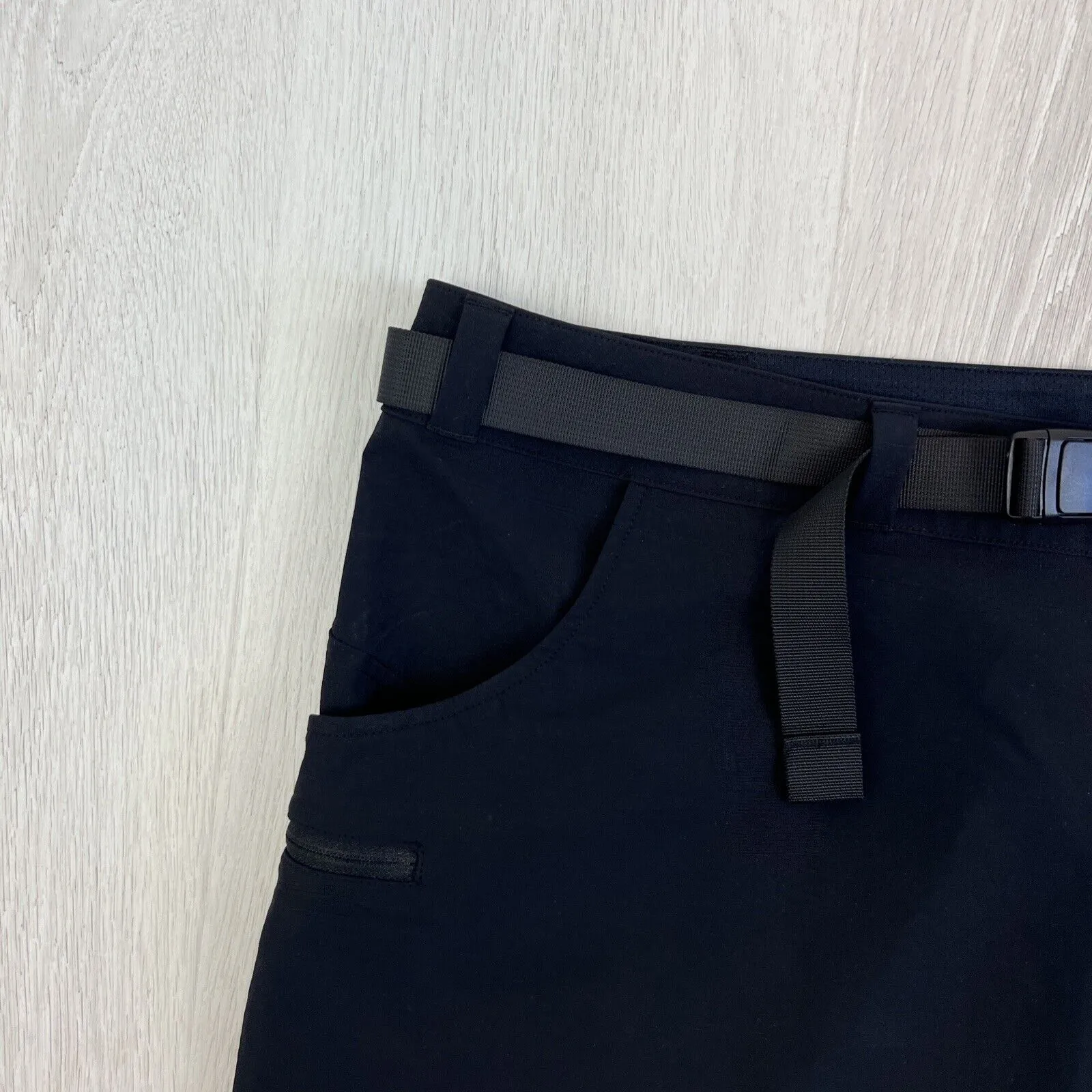 Macpac Womens Black Hike Short V2 Size 20 With Belt (New) RRP $119