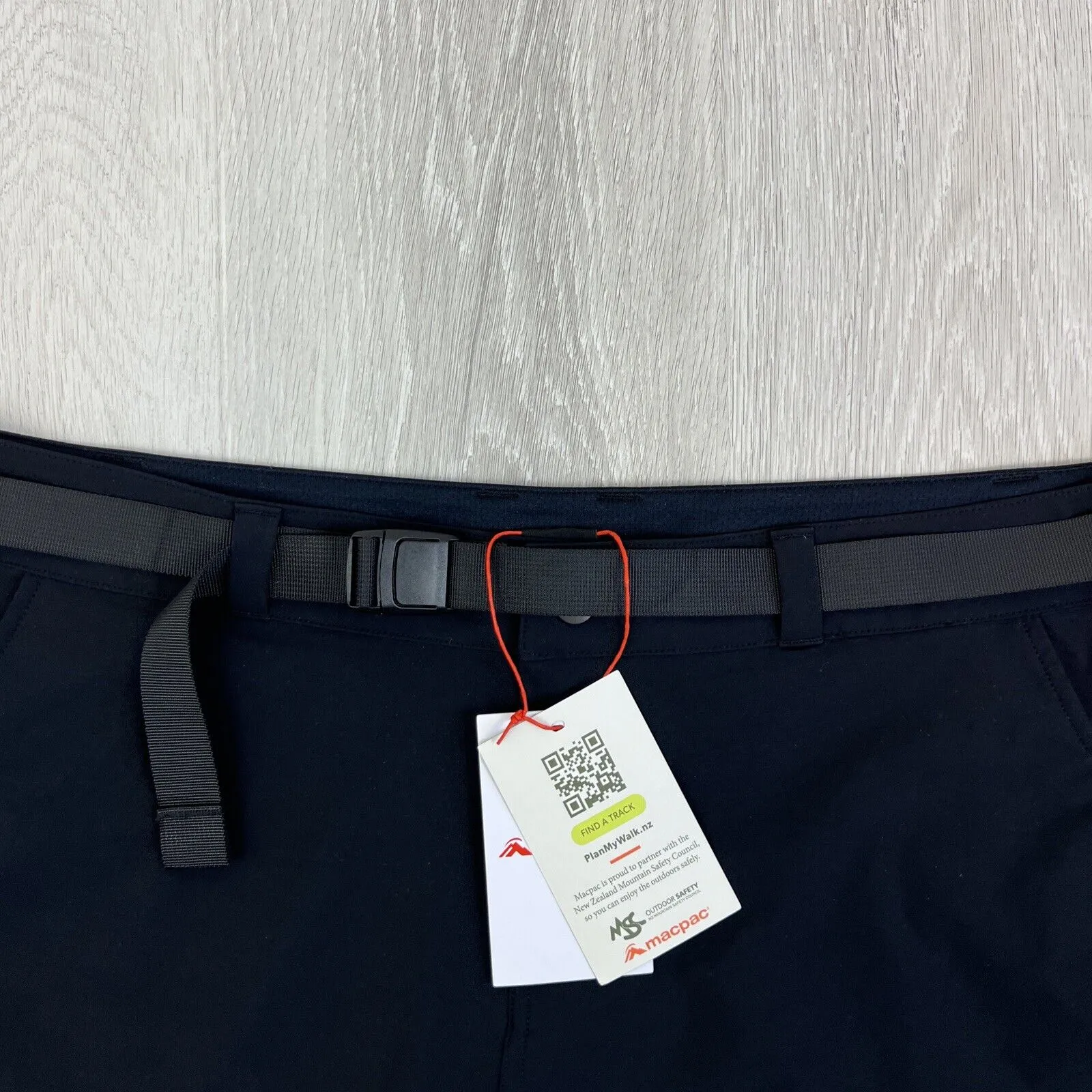 Macpac Womens Black Hike Short V2 Size 20 With Belt (New) RRP $119
