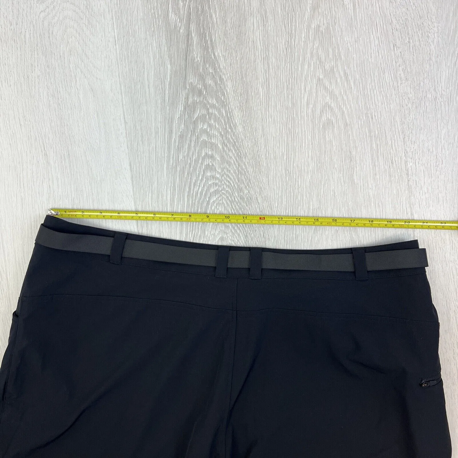 Macpac Womens Black Hike Short V2 Size 20 With Belt (New) RRP $119