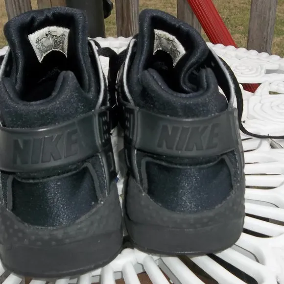 Nike Air Huarache Shoes Size 7Y Worn 4 times Great Clean Like New Condition
