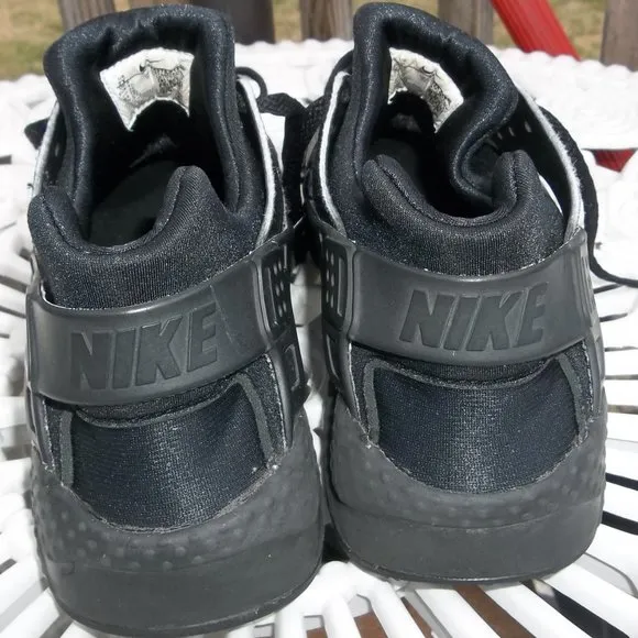 Nike Air Huarache Shoes Size 7Y Worn 4 times Great Clean Like New Condition