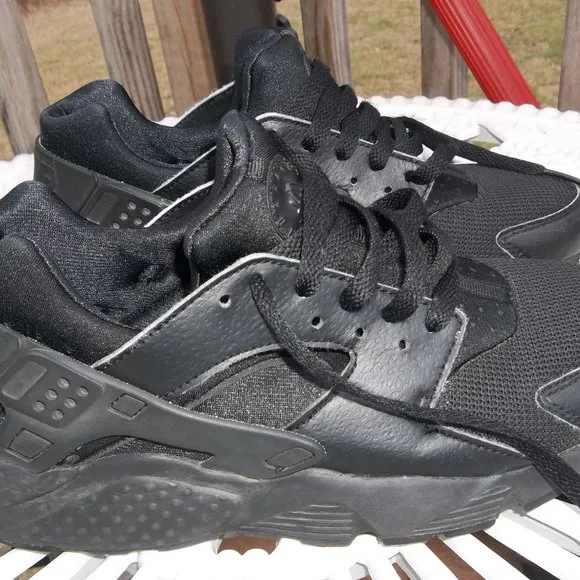 Nike Air Huarache Shoes Size 7Y Worn 4 times Great Clean Like New Condition