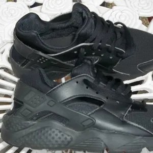 Nike Air Huarache Shoes Size 7Y Worn 4 times Great Clean Like New Condition