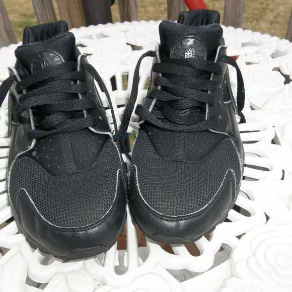 Nike Air Huarache Shoes Size 7Y Worn 4 times Great Clean Like New Condition