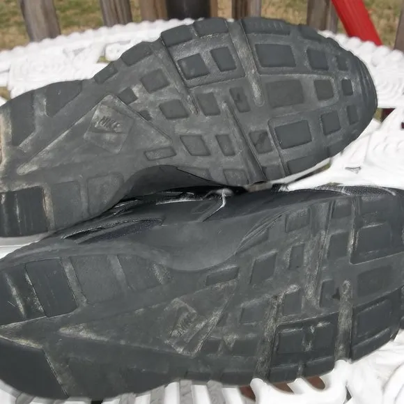 Nike Air Huarache Shoes Size 7Y Worn 4 times Great Clean Like New Condition