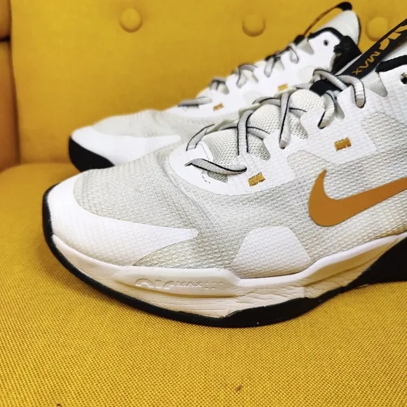 Nike Air Max AlphaTrainer 5 Low Black White Gold Sneaker Shoes Men's Sise 11.5