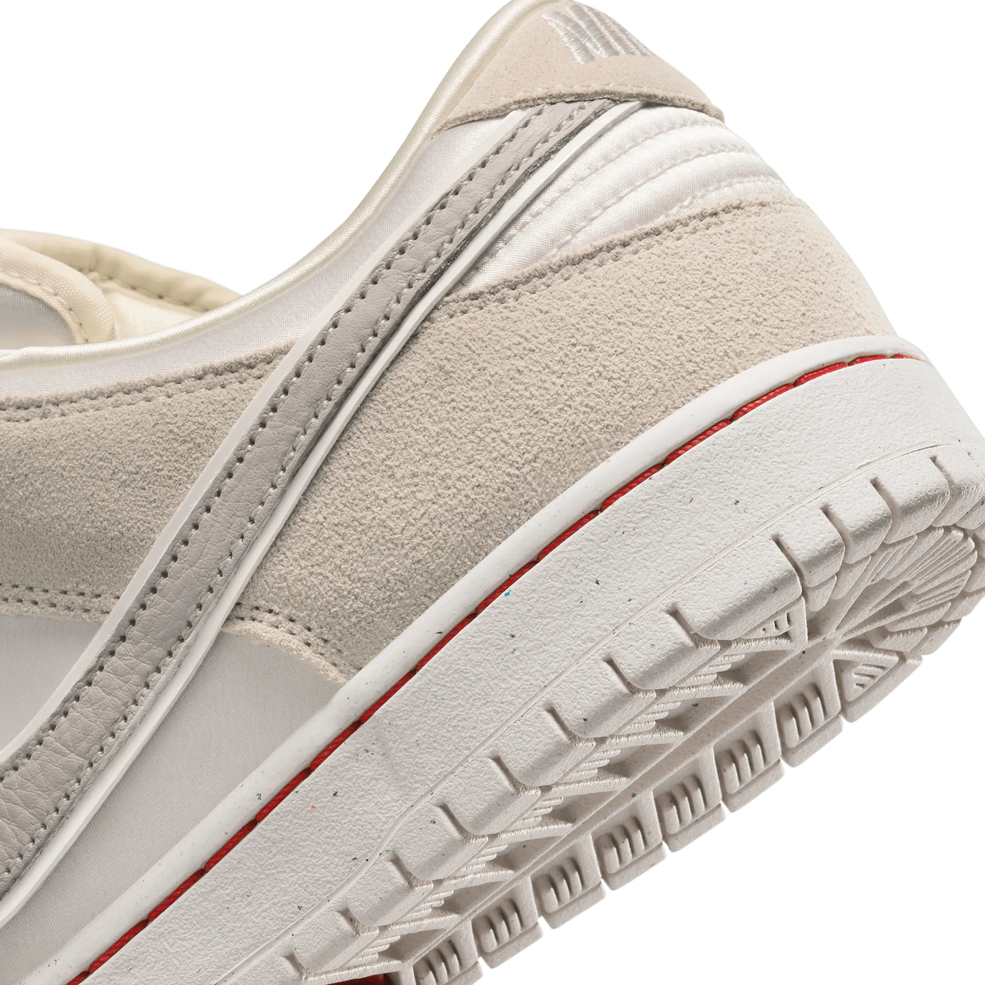 NIKE SB DUNK LOW PRM "CITY OF LOVE"