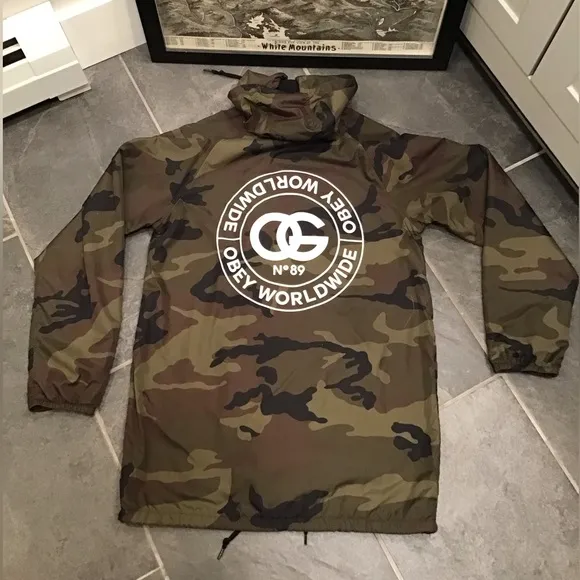 Obey Womens Camouflage Hooded Jacket Size XS Softshell Nylon Windbreaker Zip Up