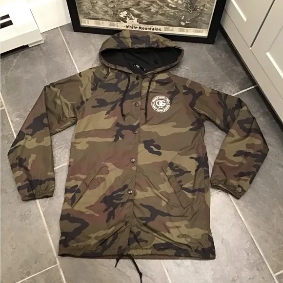 Obey Womens Camouflage Hooded Jacket Size XS Softshell Nylon Windbreaker Zip Up