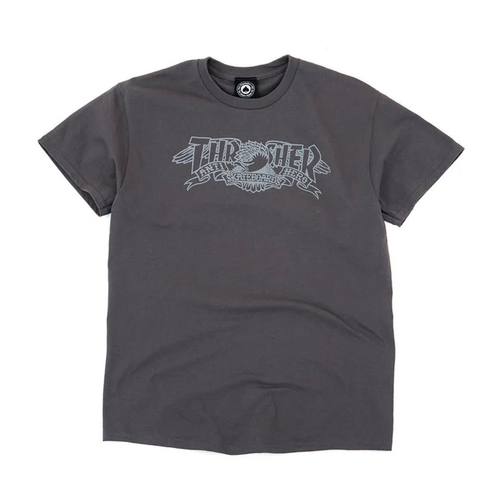 THRASHER X ANTIHERO MAG BANNER TEE CHARCOAL