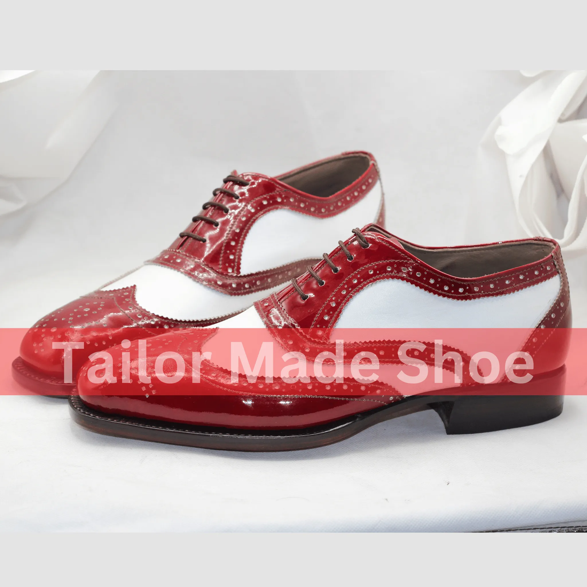 Two-Tone Red and White Wingtip Oxford Shoes – Handcrafted Elegance Luxury Men’s Brogue Shoes in Patent Leather
