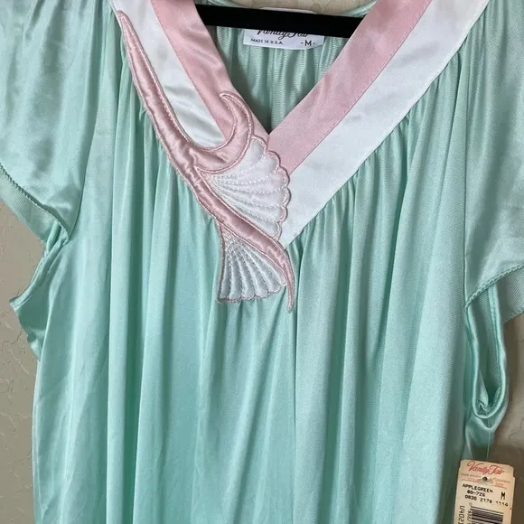 Vanity Fair Vintage Sea‎ Foam Green Mint Pink White Nightgown NWT Size Medium
