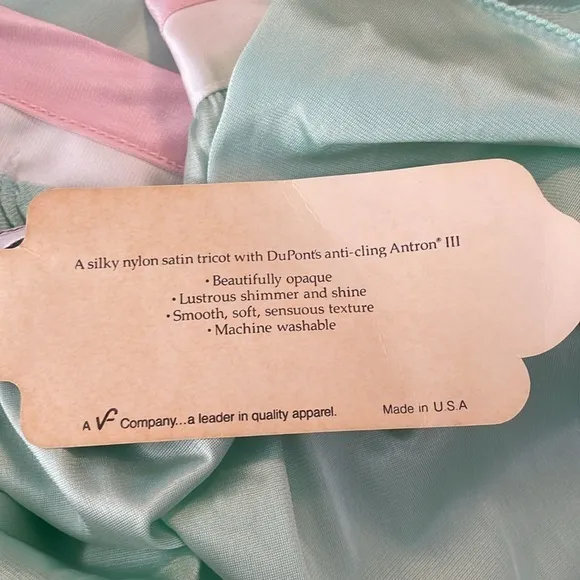 Vanity Fair Vintage Sea‎ Foam Green Mint Pink White Nightgown NWT Size Medium
