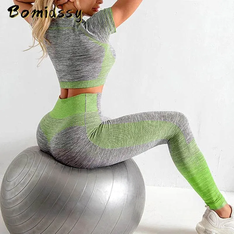 Women's Seamless Striped Gym Wear Shockproof Sports Bra Running T-shirt Fitness Shorts Fashion Elastic Tight Yoga Pants Set