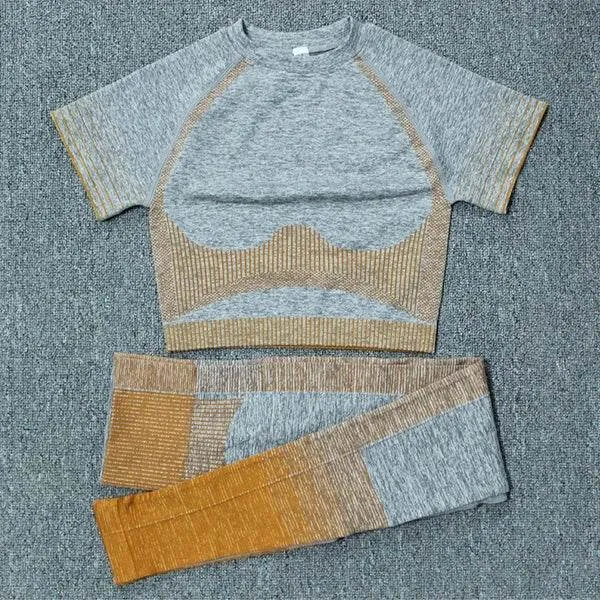 Women's Seamless Striped Gym Wear Shockproof Sports Bra Running T-shirt Fitness Shorts Fashion Elastic Tight Yoga Pants Set
