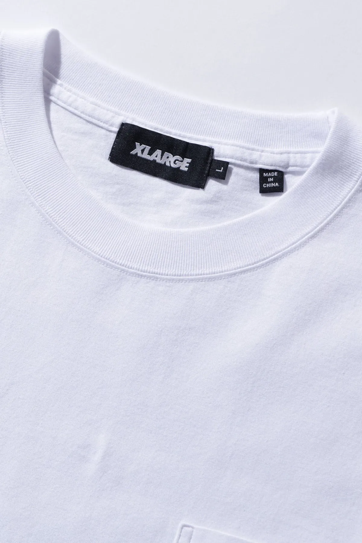 XLARGE x CSC POCKET TEE - WHITE